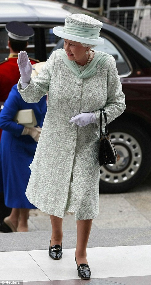 queen-elizabeth-diamond-jubilee-outfit